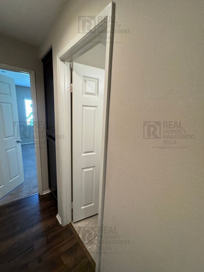 Building Photo - 31372 McKenna Ct
