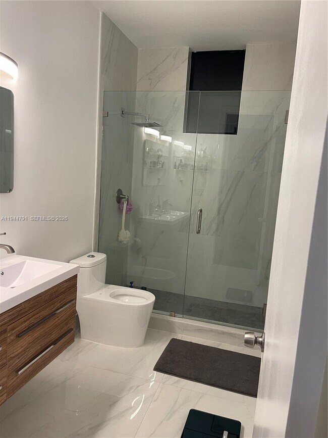 Building Photo - 909 NE 16th Terrace