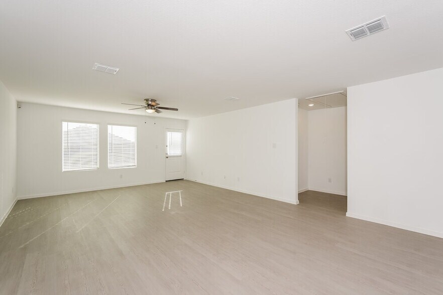 Building Photo - 1820 Javelina St