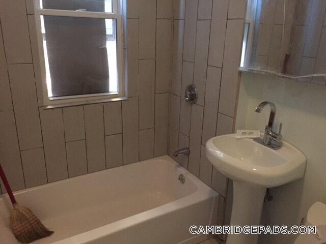 Building Photo - 376 Prospect St