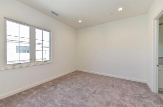 Building Photo - 105 Spacial