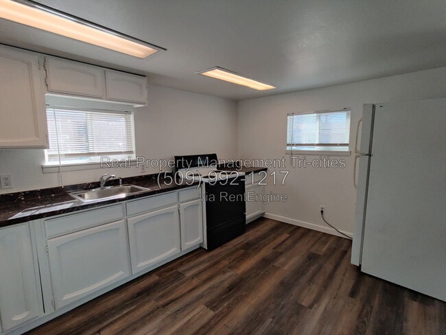 Building Photo - 1110 Potter Ave