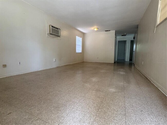 Building Photo - 1421 Noble Pl