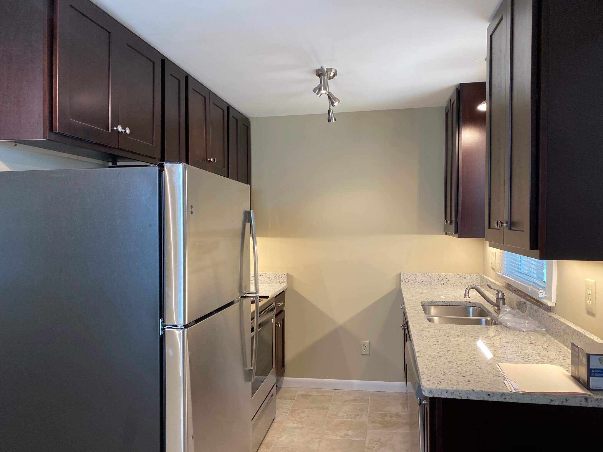 Building Photo - 3003 Oakland Ave