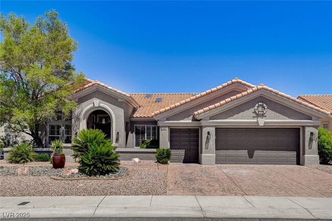 Primary Photo - 2240 Sun Cliffs St