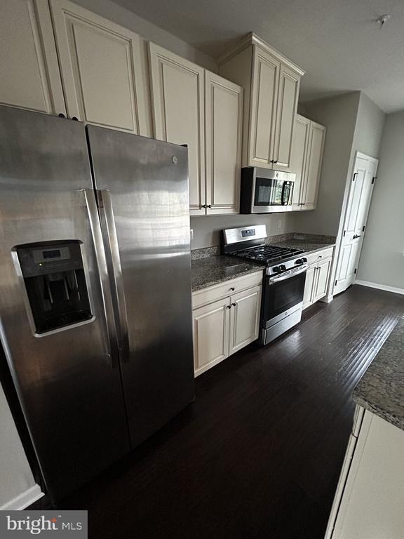 Building Photo - 251 Compass Dr