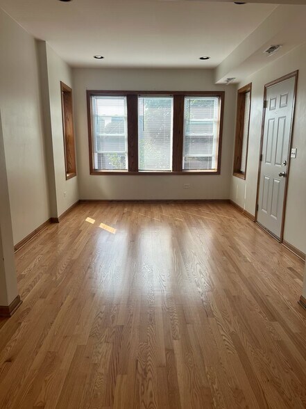 Building Photo - 2423 N Lotus Ave