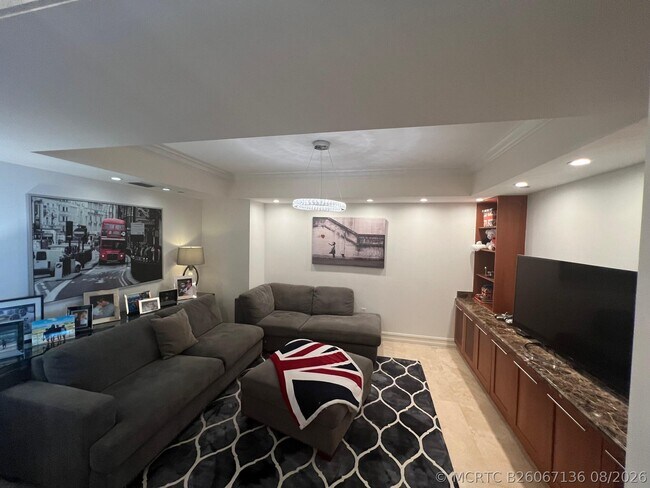 Building Photo - 20201 E Country Club Dr