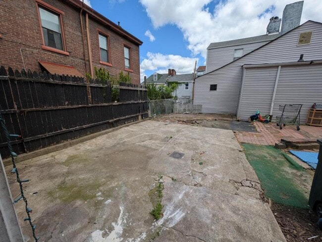 Building Photo - 257 37th St