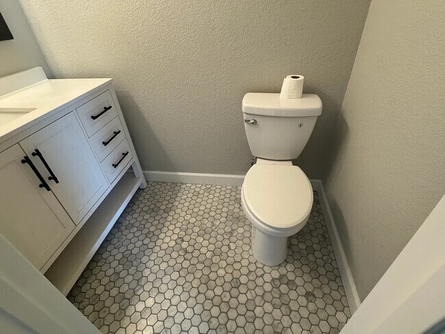 Building Photo - Look no further! newly remodeled 2 bed centrally located