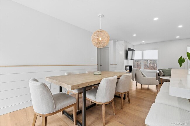 Building Photo - 6 W Landing Rd