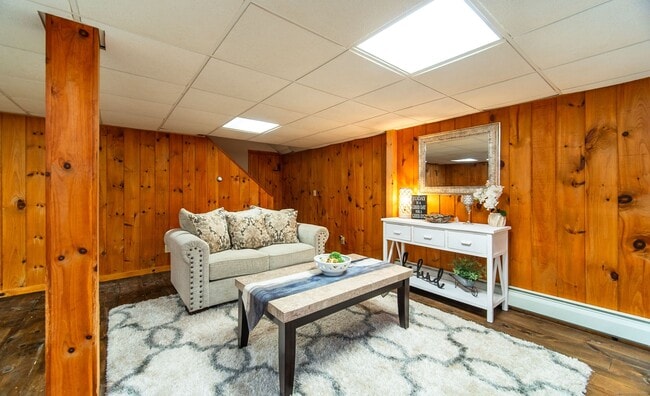 Building Photo - 558 N Roast Meat Hill Rd