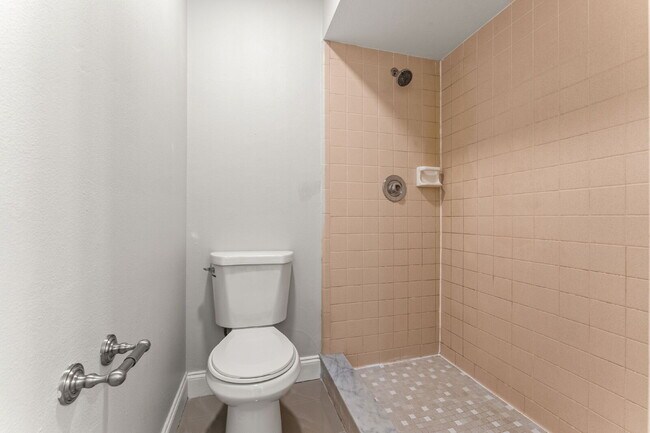 Building Photo - Charming 3-Bedroom Home with 2 Full Baths ...