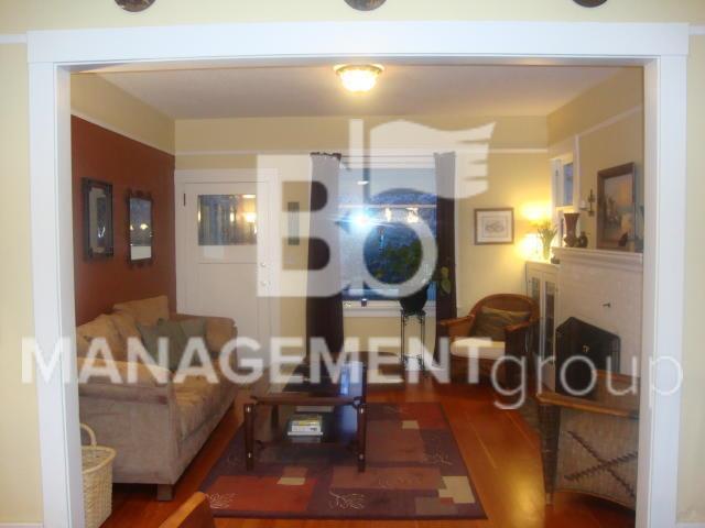 Building Photo - Charming Sellwood Home Offers Lots of Character & Charm!