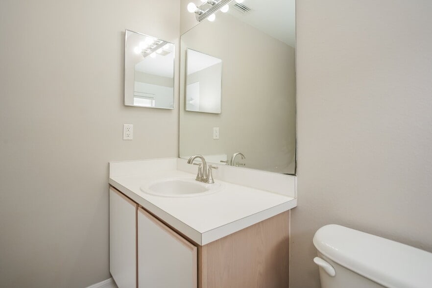 Building Photo - 12914 Fieldmoor Ct