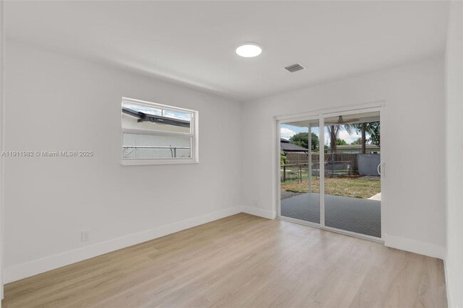 Building Photo - 3920 Hayes St