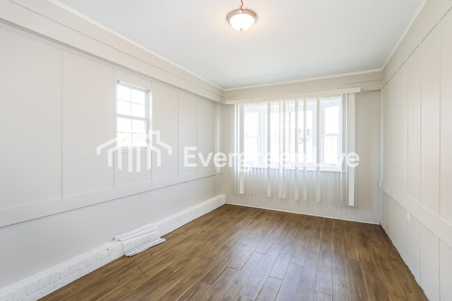 Building Photo - 2508 Dexter Rd