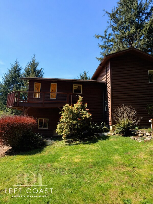 Building Photo - 7205 SW Burl Dr