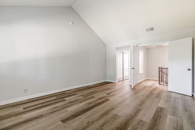 Building Photo - Gorgeous 3 bedroom home in the heart of Ca...