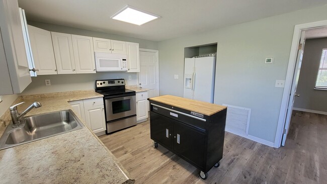 Building Photo - Nice 2bed/ 1 bath in Sarasota ~ Tallevast ...