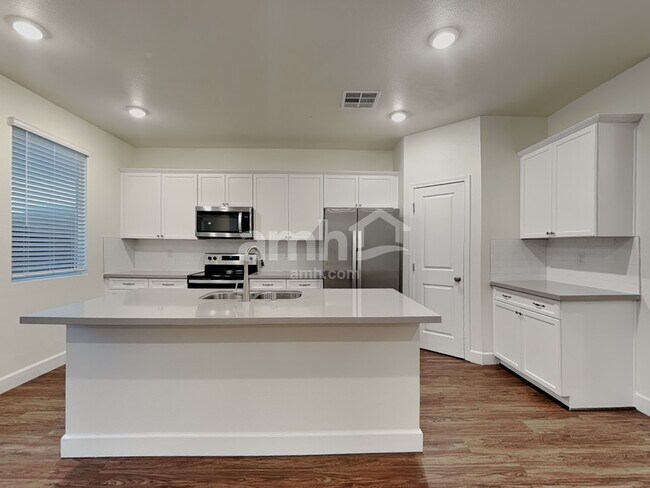 Building Photo - 6139 Schmidt St