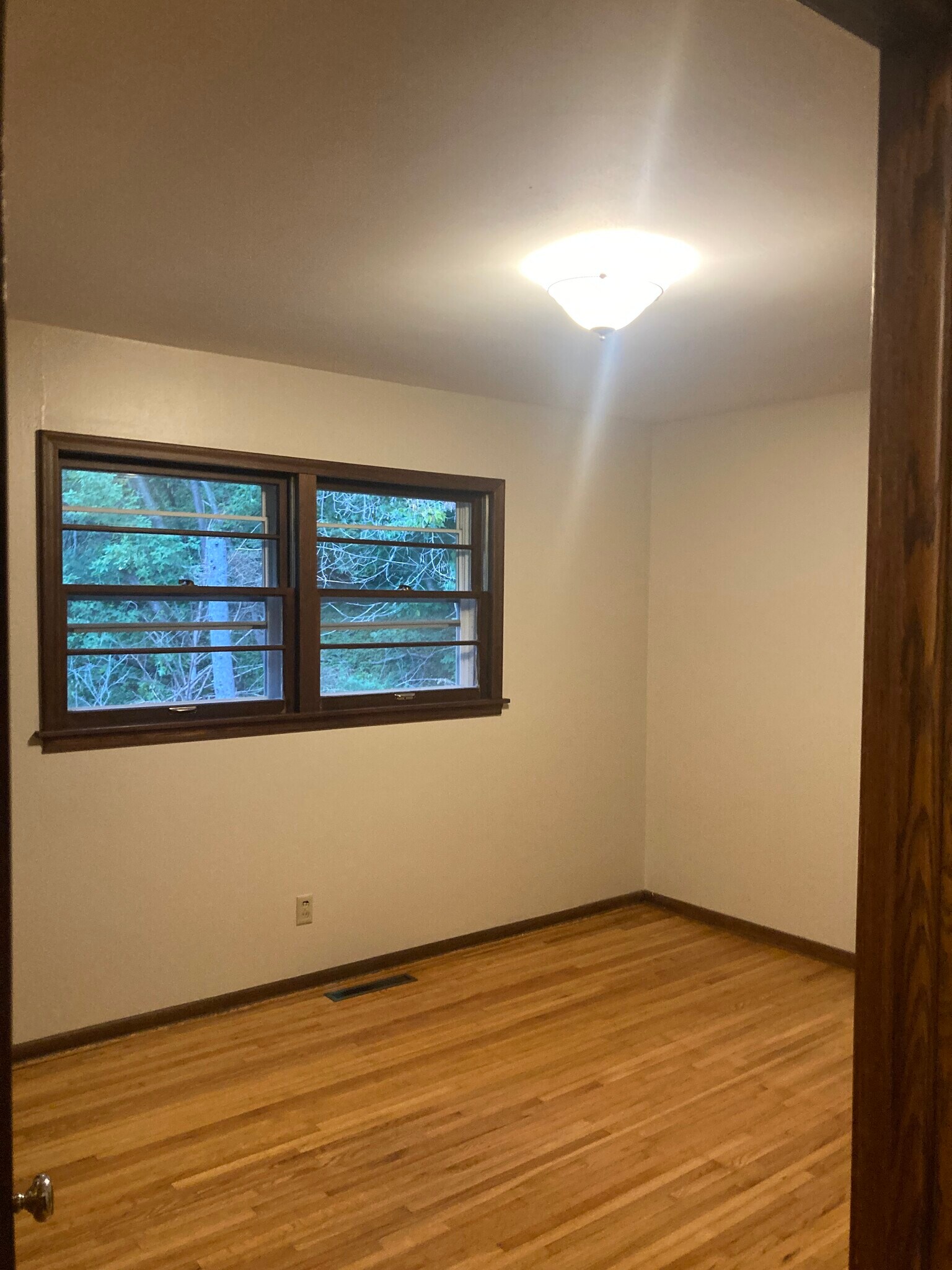 Master Bedroom - 3080 Perrot Ave S