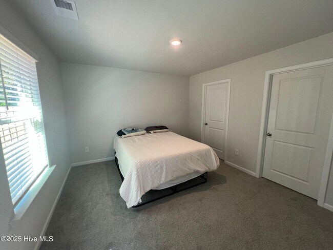 Building Photo - 115 Cleat Dr