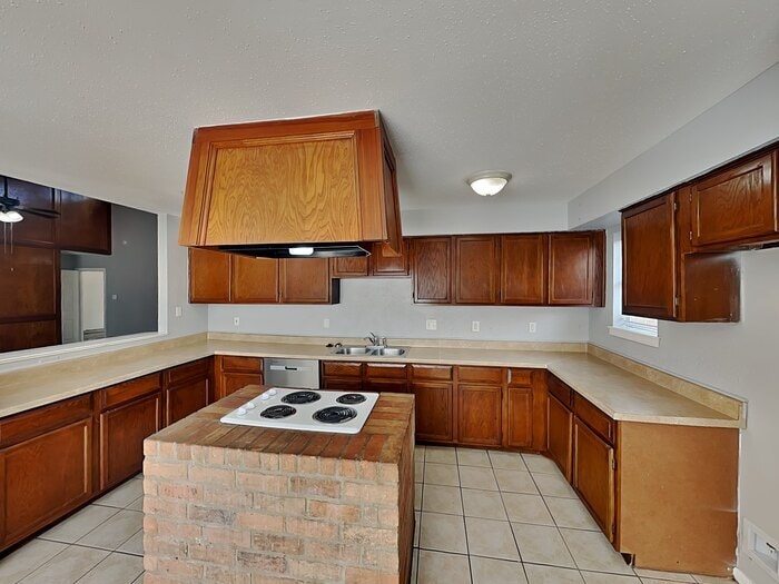 Building Photo - 15727 Cascade Point Dr