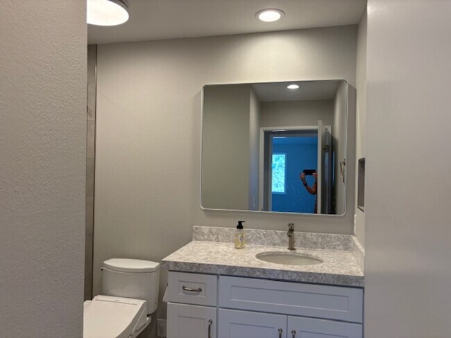 Building Photo - Remodeled Oaks North View Condo