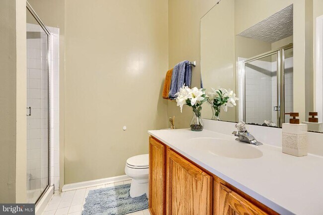 Building Photo - 10 Bluestem Ct