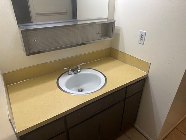 Building Photo - Meadow lane condo, South Ogden