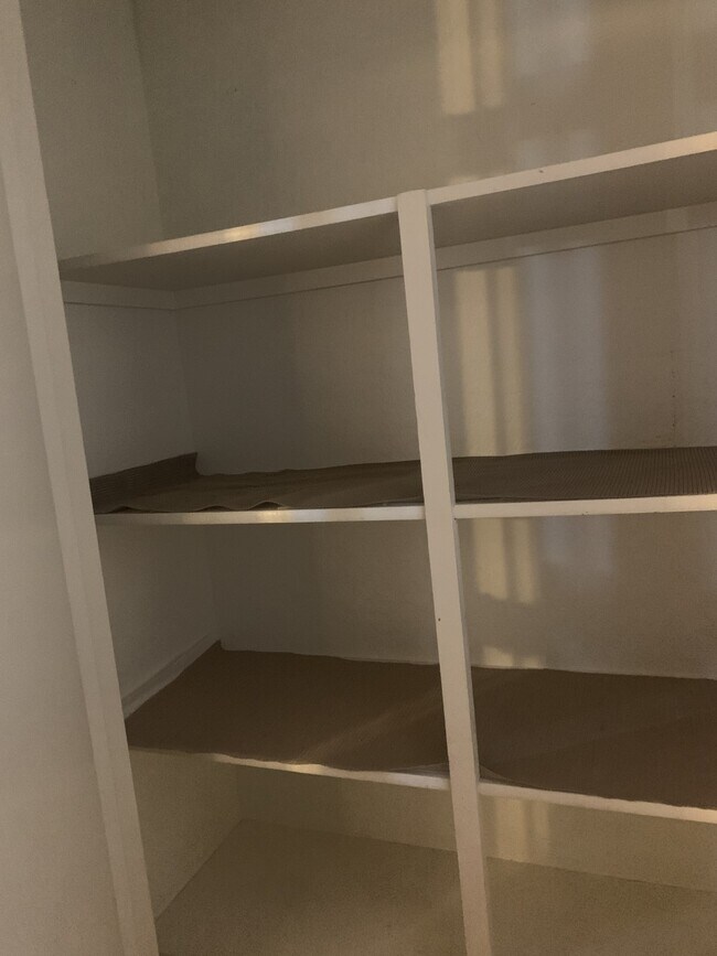 kitchen closet - 3250 W Greenway Rd