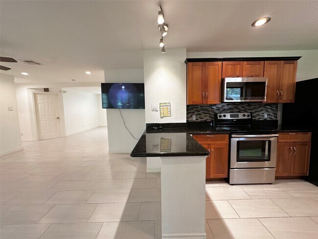 Building Photo - 9626 Highmeadow Dr