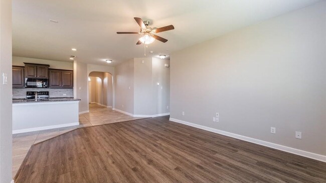 Building Photo - 1000 Meadow Scape Dr