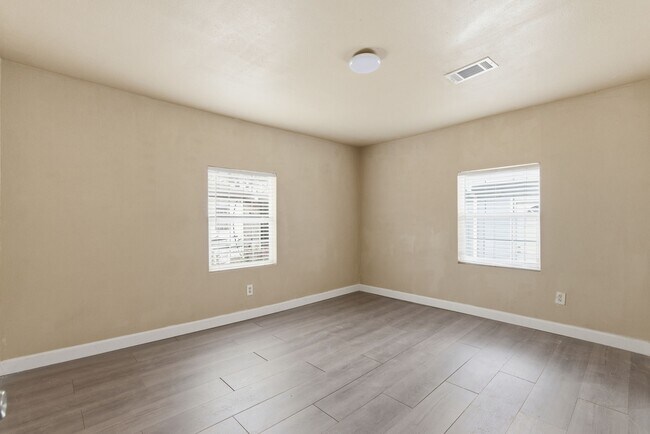 Building Photo - 2411 Leffingwell St
