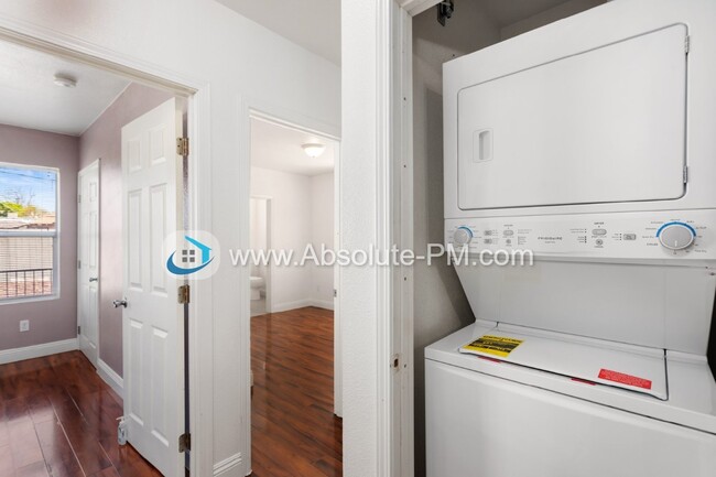 Building Photo - Amazing 2 Bed 2 Bath Newly Upgraded Unit i...