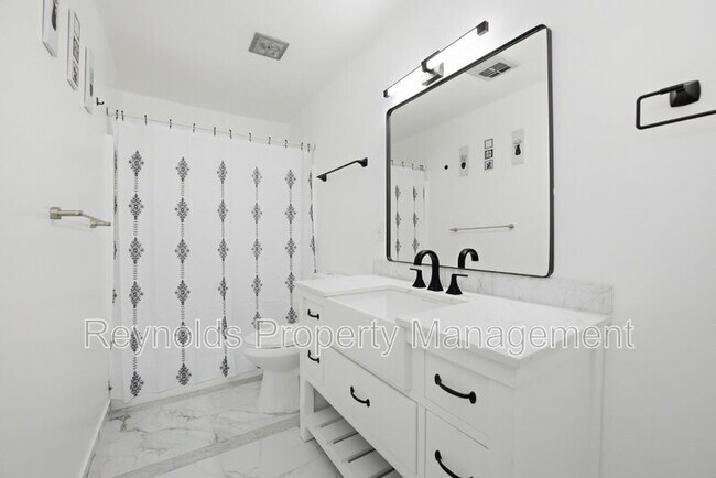 Building Photo - 6814 Camphor Ln