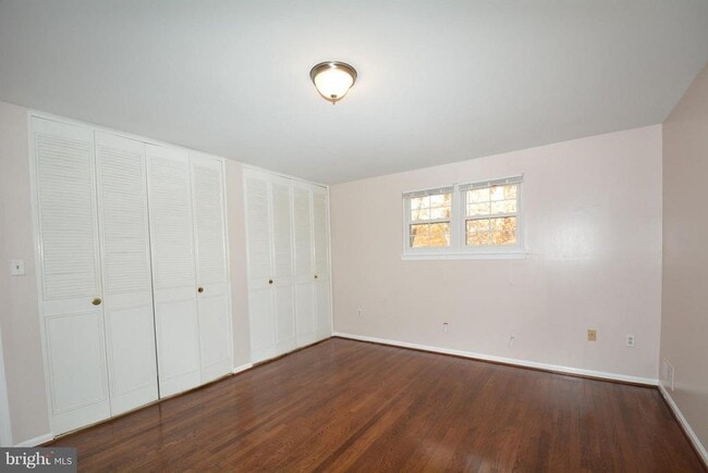 Building Photo - 5111 Gainsborough Dr