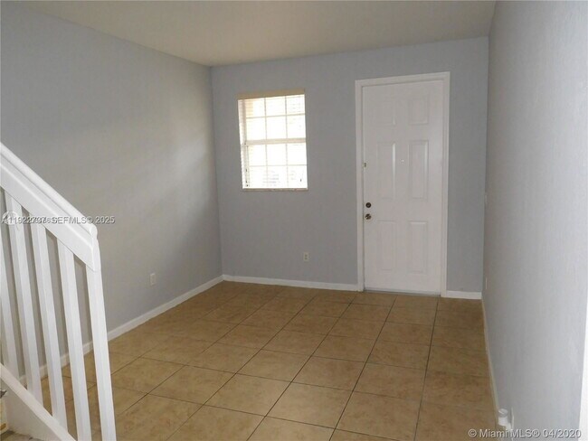 Building Photo - 646 NE 21st Ave