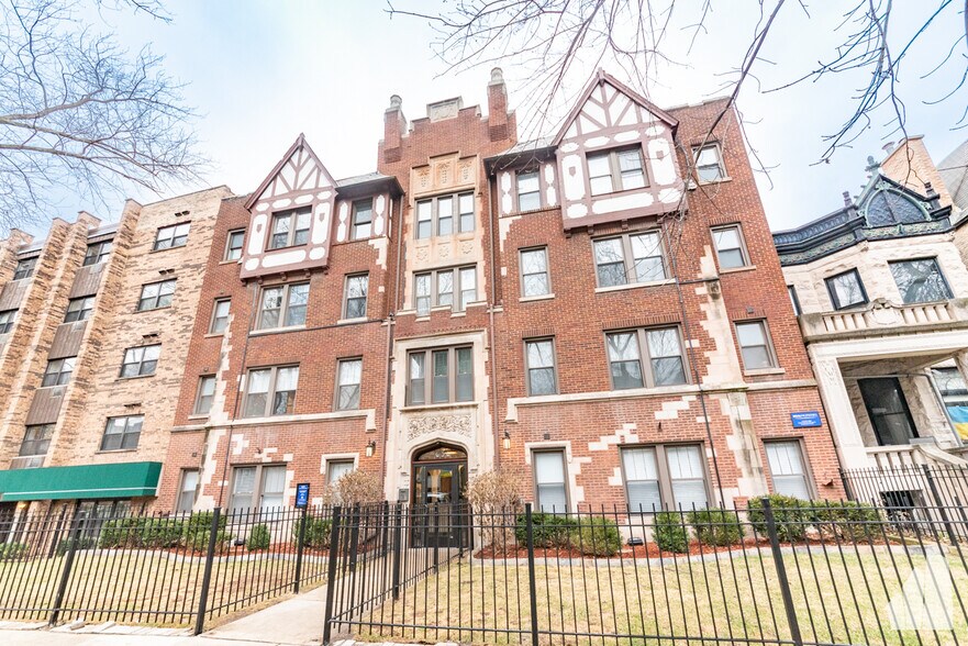 Building Photo - 665 W Wrightwood Ave