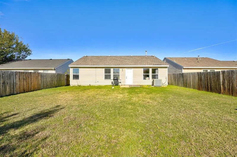 Building Photo - 120 Rob Ln