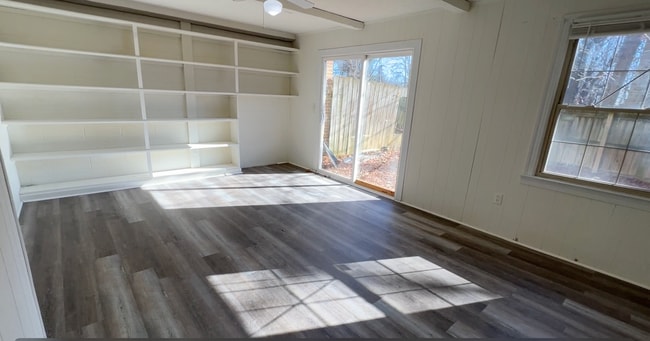 Building Photo - 4 BR / 2.5 BA Townhome in Blacksburg, Available For Fall 2026