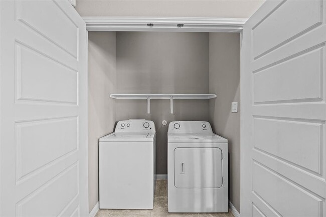 Building Photo - 7233 Menchaca Rd