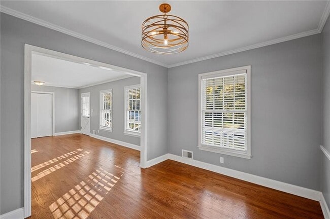 Building Photo - 2857 Fontainebleau Dr