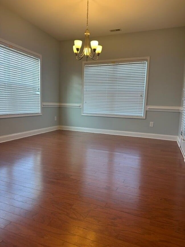 Building Photo - 103 Clovis Ct