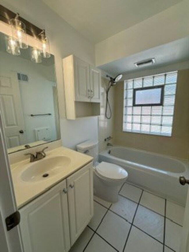 Building Photo - 6264 Sunshine Dr