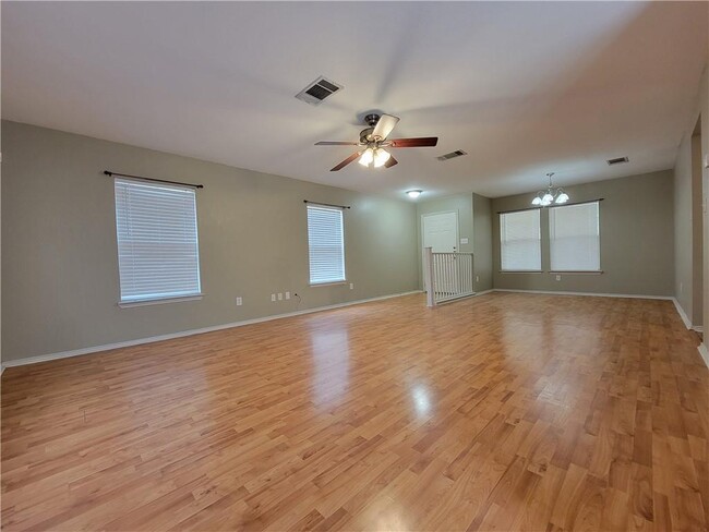 Building Photo - 1061 Canterbury Trail