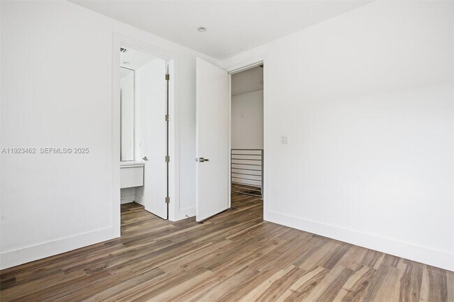 Building Photo - 2852 SW 32nd Ct