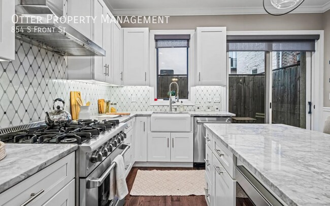 Building Photo - 854 S Front St