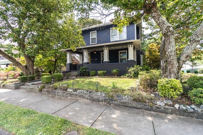 Building Photo - 602 Caswell Ave